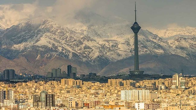 15.1 درصد معاملات بر روی خانه های 50 تا 60 متری نهایی شده اند. 12.4، 6.4 و 2.9 درصد معاملات هم به ترتیب بر روی خانه های 40 تا 50، 30 تا 40 و 20 تا 30 متری انجام شده اند؛ موضوعی که نشان دهنده تمرکز 37 درصد کل معاملات تهران بر روی خانه نقلی است.