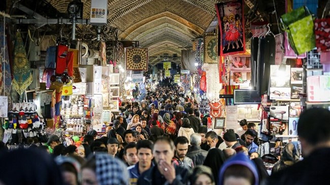 در ۱۲ ماهه منتهی به مهر ماه امسال، یزدی‌ها با لمس تورم ۵۶.۵ درصدی در صدر ایستادند. تهرانی‌ها هم که چند سالی است کمترین تورم را احساس می‌کنند با ۴۰.۷ درصد، همچنان در ارزان‌ترین استان کشور زندگی می‌کنند. در صدر متورم‌ترین استان‌ها پس از یزد، چهارمحال و بختیاری و کردستان قرار دارند. این دو استان هم ثابت کرده‌اند که نمی‌توانند به این زودی‌ها از دامن تورم رها شوند.