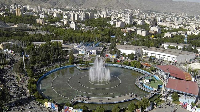 رئیس اتاق تعاون : ما دنبال این هستیم بهره‌برداری از نمایشگاه بین‌المللی را به عنوان پیمان مدیریتی و یا اجاره چند ساله به اتاق تعاون ایران واگذار شود. البته مالکیت نمایشگاه در اختیار دولت خواهد بود و زمین‌های محل نمایشگاه هم به عنوان وقف است که واگذاری آن مشکلات خاص خود را دارد.