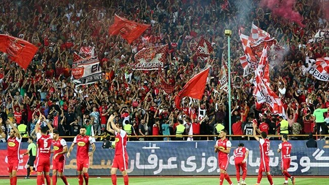 سه بانک‌ اقتصاد نوین، رفاه و صادرات که هرکدام 5 درصد از سهام پرسپولیس را در اختیار دارند مالکیت سهم خود را در این باشگاه به صورت امانی به مدت یک سال به بانک شهر واگذار کردند.